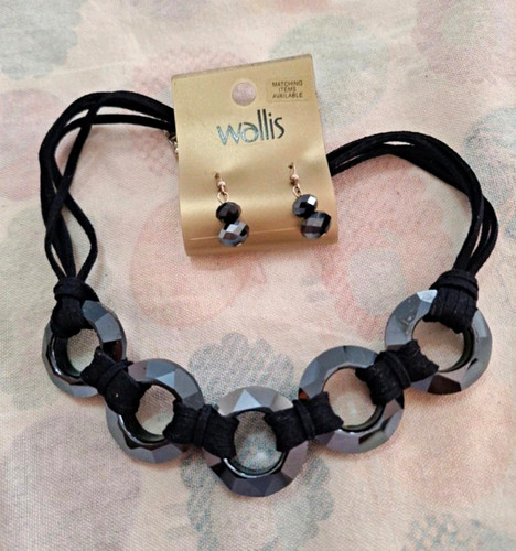 Wallis black glass bead - wallis,