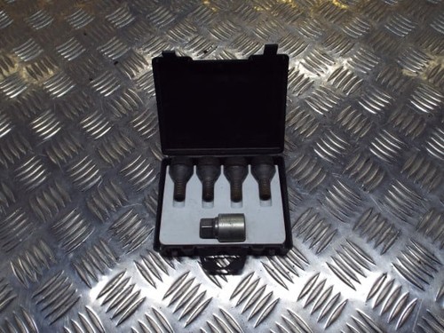 Locking wheel bolt set and - locking,