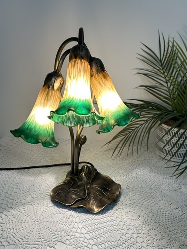 Vintage arms lily - vintage,