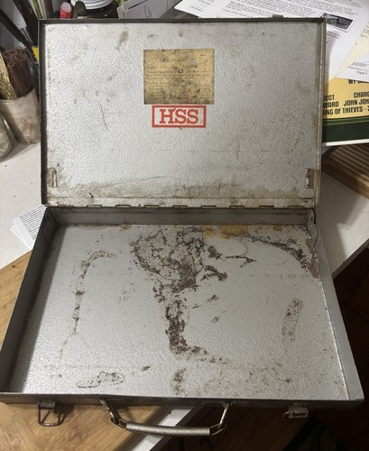 Latching steel portfolio case - latching,