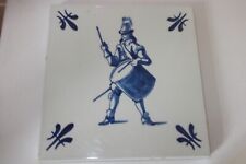 DUTCH 15TH TAPTOE 1968 DELFT 13.7 CM SQUARE TILE WITH 18TH CENT MILITARY DRUMMER