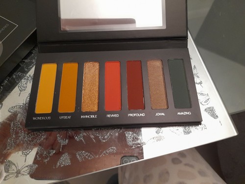 Younique addiction palette - addiction,