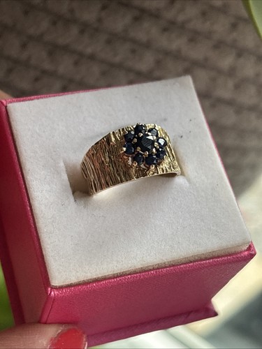 Sapphire cluster ring 9ct - sapphire,