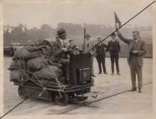 PHOTO 21.5cmx 16.5cm  BROOKLANDS Car verses Royal Mail Truck  Race #eph 27