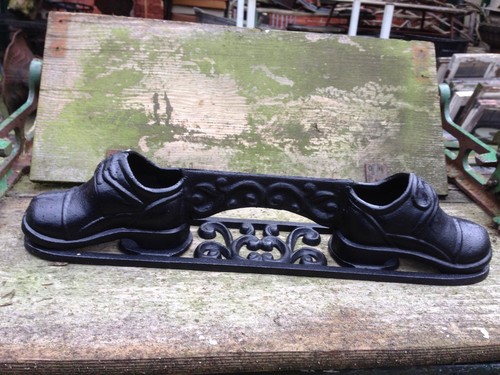 Vintage style cast iron shoe - iron, /