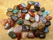 50 x ASSORTED POLISHED STONE