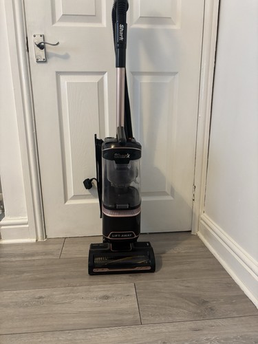 Shark vacuum cleaner - cleaner, nz260ukt