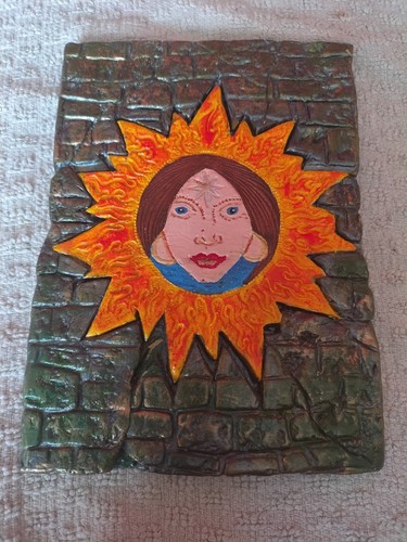 Resin sunburst with internal - resin,