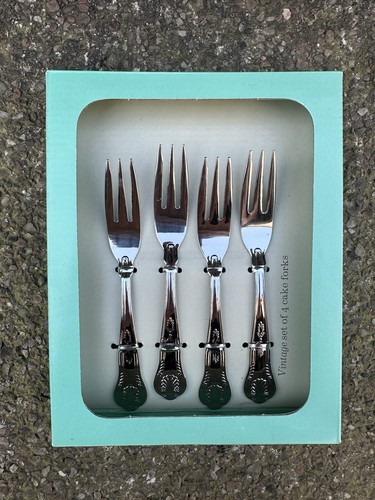 Waitrose set vintage cake - of,