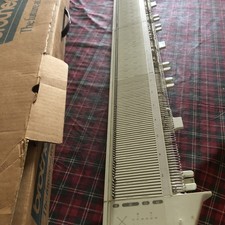 brother convertible knitting machine kx395 Needlebed And Box