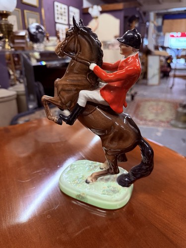 Beswick huntsman rearing - on,