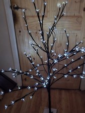 Gardeneque 4ft Solar Lit