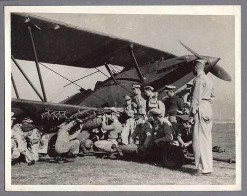 Hawker hart bomb - hart, loading