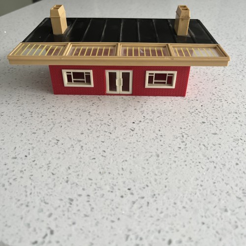 Hornby r473 station building - hornby,