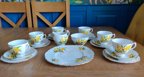 Vintage royal vale - royal, daffodil