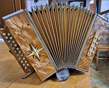 VINTAGE 1960/70'' Organetto 8 Bass Accordion with Case