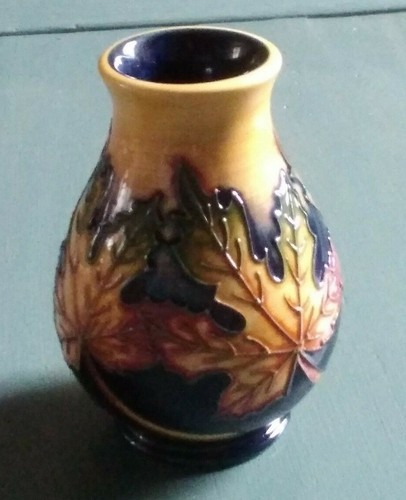 Moorcroft vase maple leaf - maple,