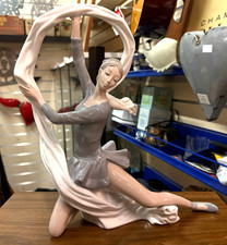 Lovely Vintage Nao by Lladro Dancer with Veil Porcelain Figurine Unboxed SU835