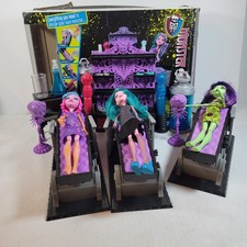 Monster High Create-A-Monster Color Me Creepy Design Chamber With 2 Extra Dolls 