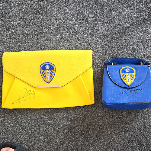 Leeds united crest - leeds,