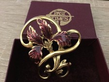 PAST TIMES VINTAGE ART DECO GOLD PLATED ORCHID BROOCH WITH DEEP RED FLOWERS 