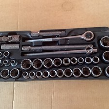 HALFORDS 42 PIECE SOCKET