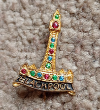 BLACKPOOL TOWER ENAMEL PIN BADGE - Retro Vintage Gold Colour