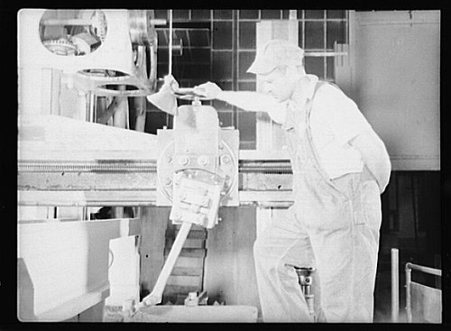 Photo factory worker 1910s - photo:factory,