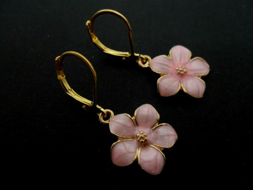 Pair pink enamel daisy - a,