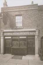 Kent Photo-Globe and Laurel