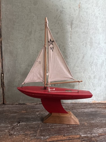 Vintage pond yacht and - vintage,