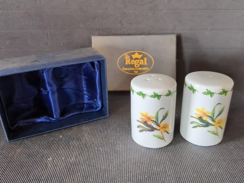 Boxed regal porcelain - ,