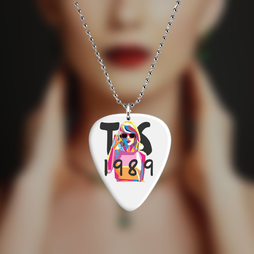 Taylor swift guitar - guitar, pick