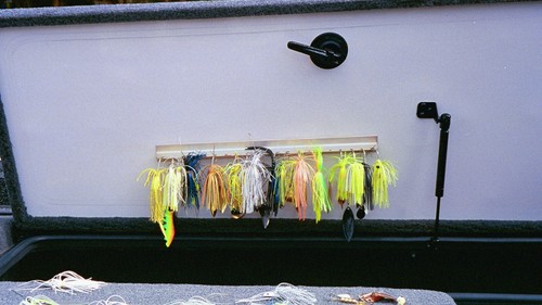 Bait bar fishing lure holder - bar,