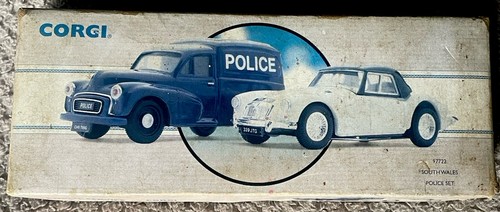 Corgi models police set - models,