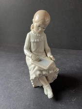 Nao by Lladro, Sitting Girl