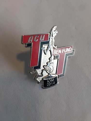 2014 isle man - pin, badge