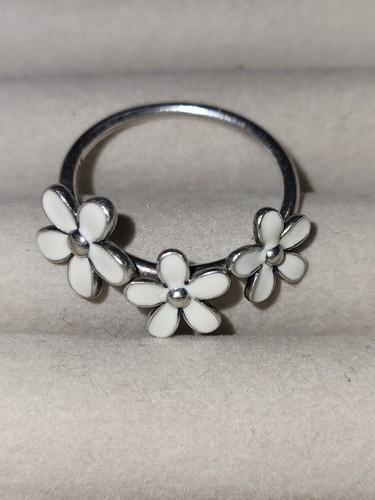 Pandora daisy ring rare and - daisy,