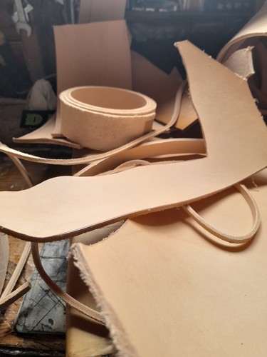 Veg tan leather pieces - veg,
