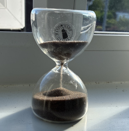 Clear glass hourglass sand - clear,