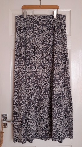 Fat face grey tropical leaf - grey,