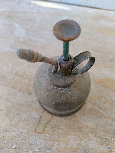 Vintage small brass oil can - small,