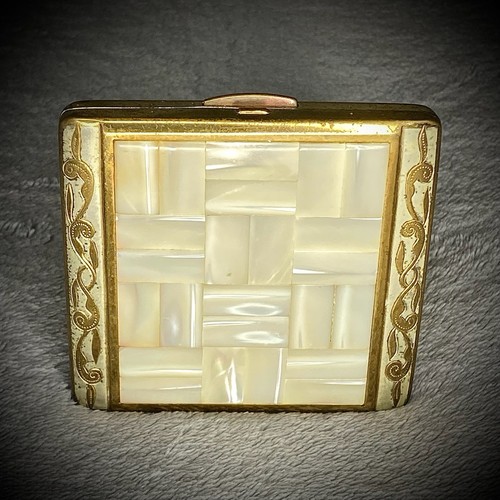 Powder compact 1950s art - powder,