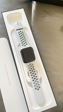 Apple Watch Nike SE GPS 40mm Silver Aluminum Case with White Sport Band