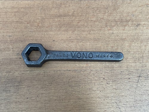 Vintage cast iron vono bed - cast,