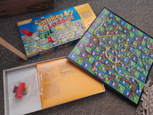 Junior snakes ladders - &,