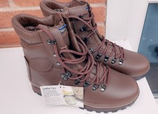 Altberg Men's size 9 Walking Boots. Waterproof Comfort on Those Long Hike's.