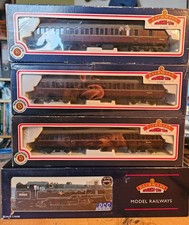 Bachmann 4MT Tank (DC/silent)  and 3 Surburan Coaches.