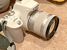 Canon EOS 250D White + EF-S