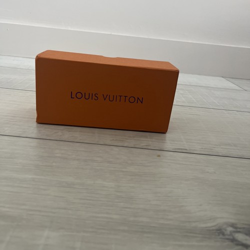 Louis vuitton magnetic - louis, lv